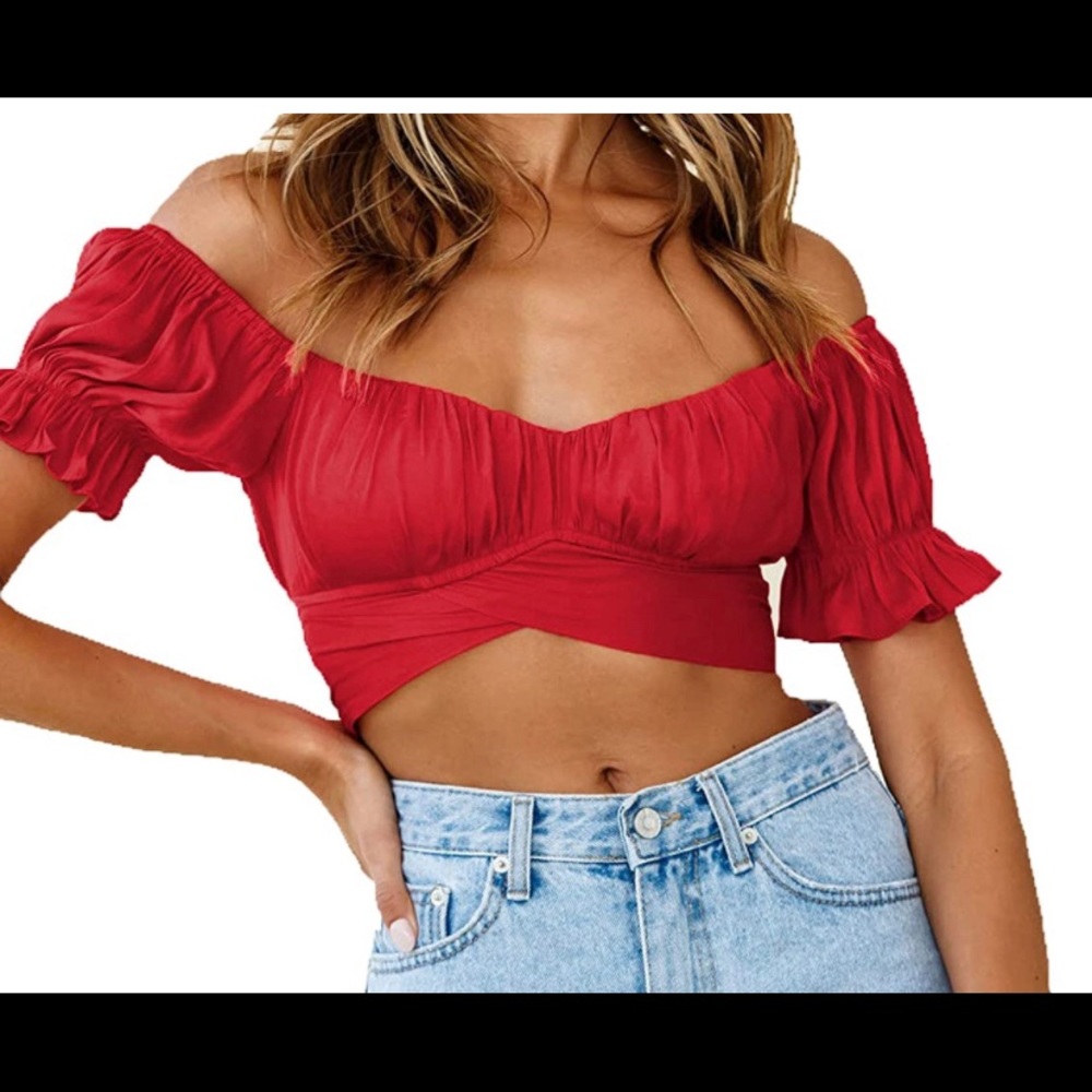 Red crop top 😍